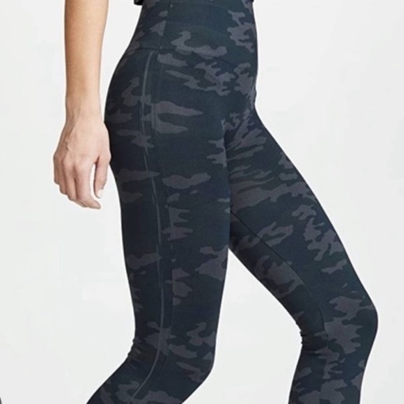 SPANX Camo Leggings - Picture 1 of 7